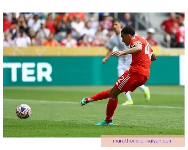 哈里·凯恩在2025世俱杯中表现稳健，成为球队进攻核心。