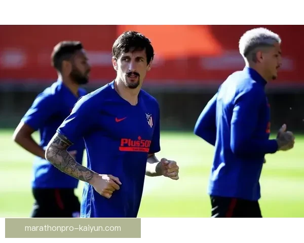 萨维奇防守端价值持续提升，成为球队后防的重要支柱。